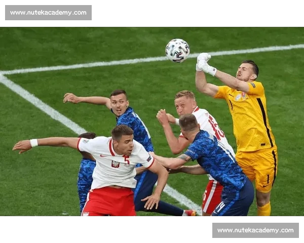 从阵型博弈到临场应变解析现代体育战术的制胜逻辑演进路径与实战应用