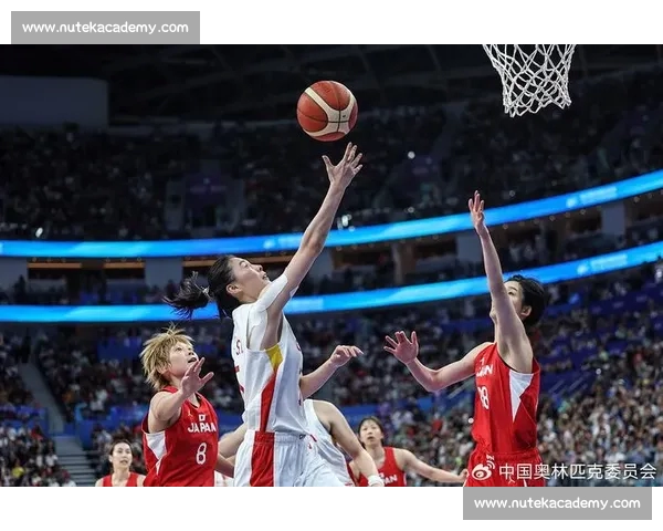 体育评论:从赛场到赛外 解析运动员表现与背后故事